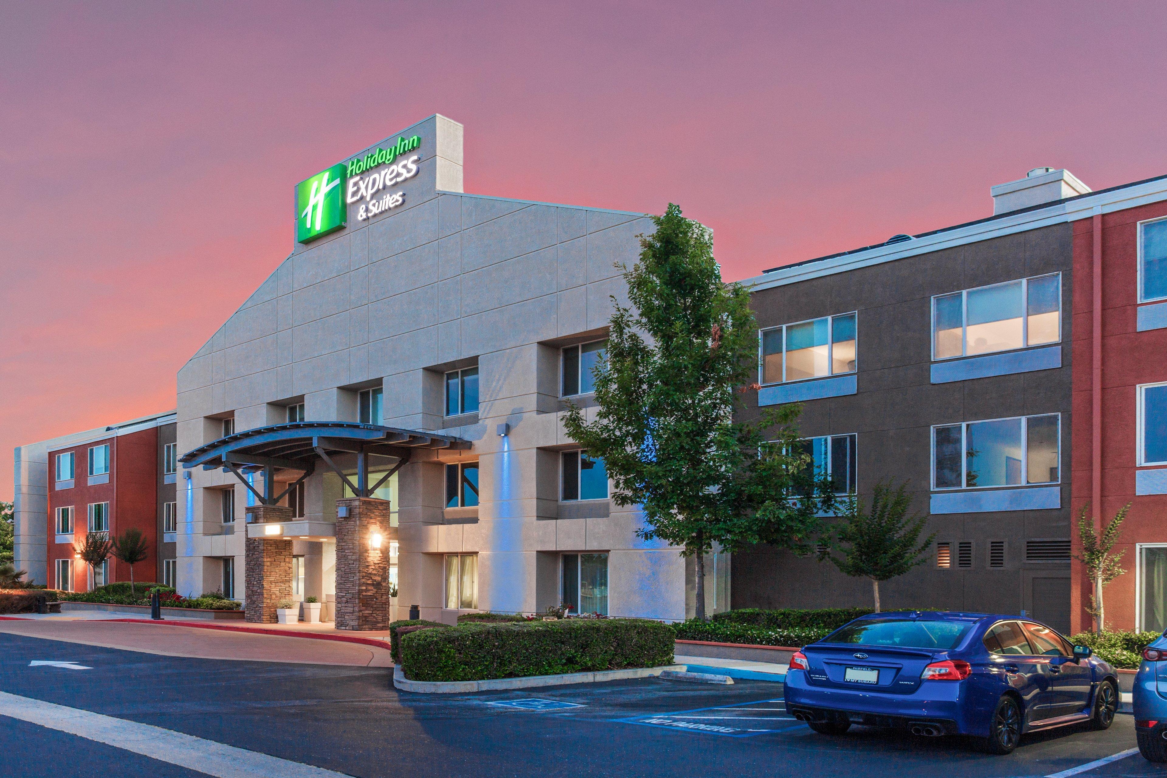 Holiday Inn Express Elk Grove West I-5 By Ihg Exterior photo